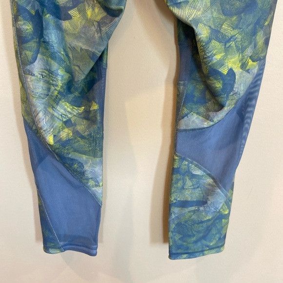 Under Armour Heatgear Women M Blue Green Geometric Mesh Compression Crop Legging - Picture 5 of 6